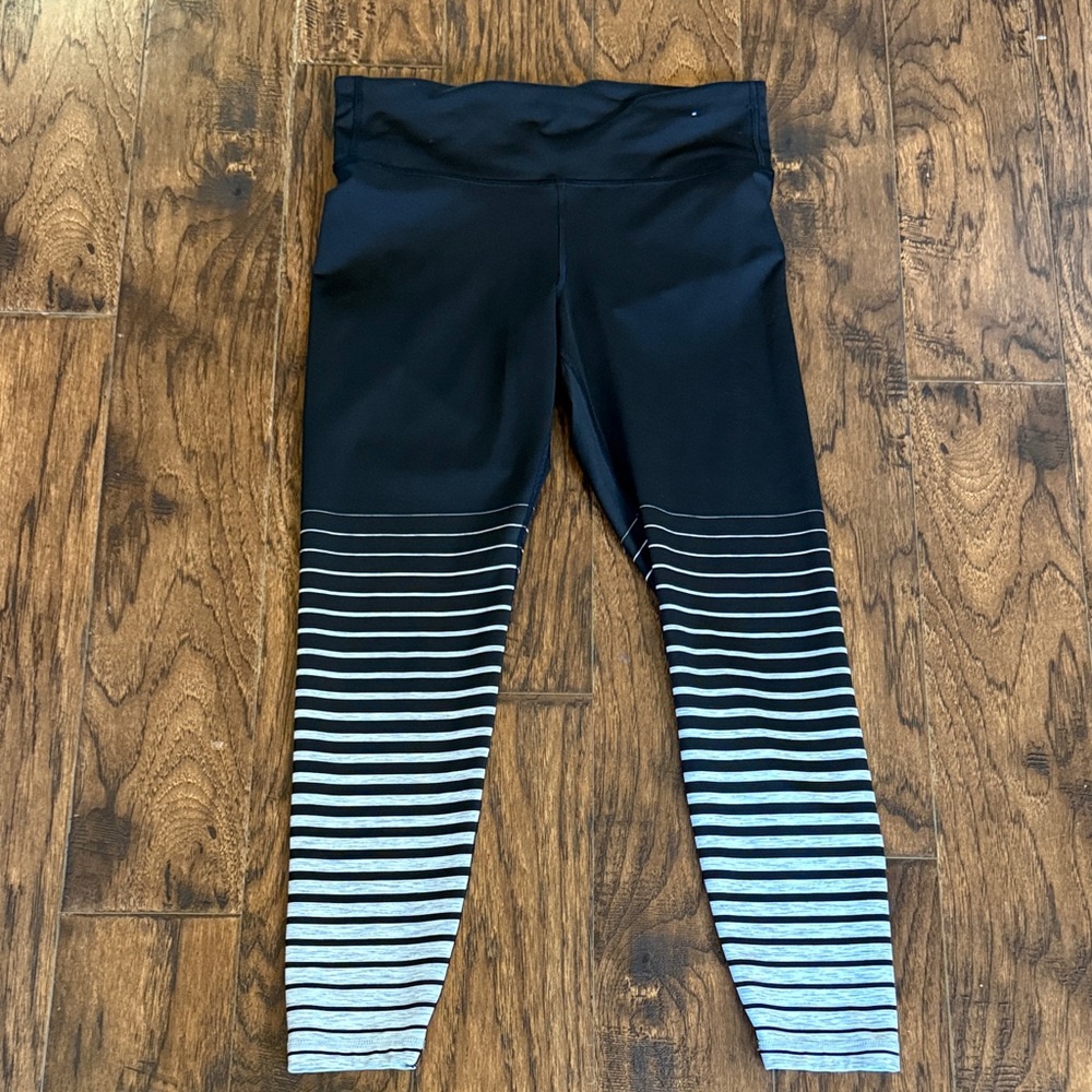 GAP Black Active 7/8 Leggings, size medium - Picture 2 of 8